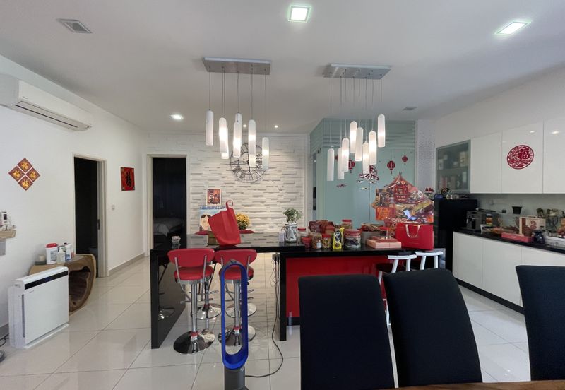 Palmiera @ Kinrara Residence, Limited corner unit with large land size and renovated