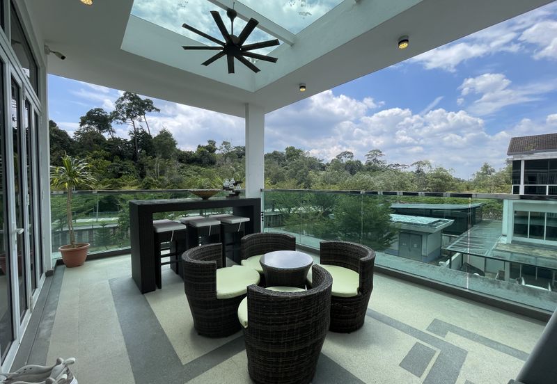 Palmiera @ Kinrara Residence, Limited corner unit with large land size and renovated