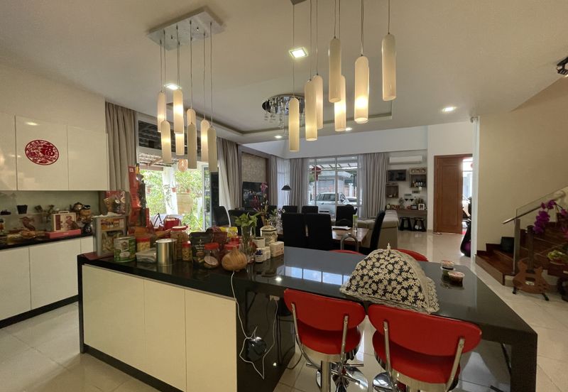 Palmiera @ Kinrara Residence, Limited corner unit with large land size and renovated