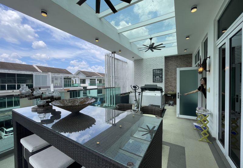 Palmiera @ Kinrara Residence, Limited corner unit with large land size and renovated