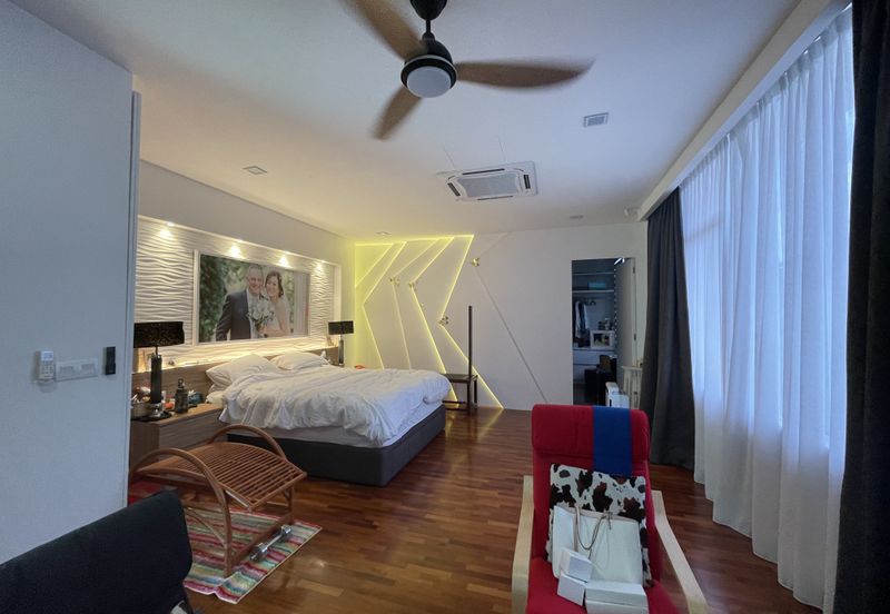 Palmiera @ Kinrara Residence, Limited corner unit with large land size and renovated