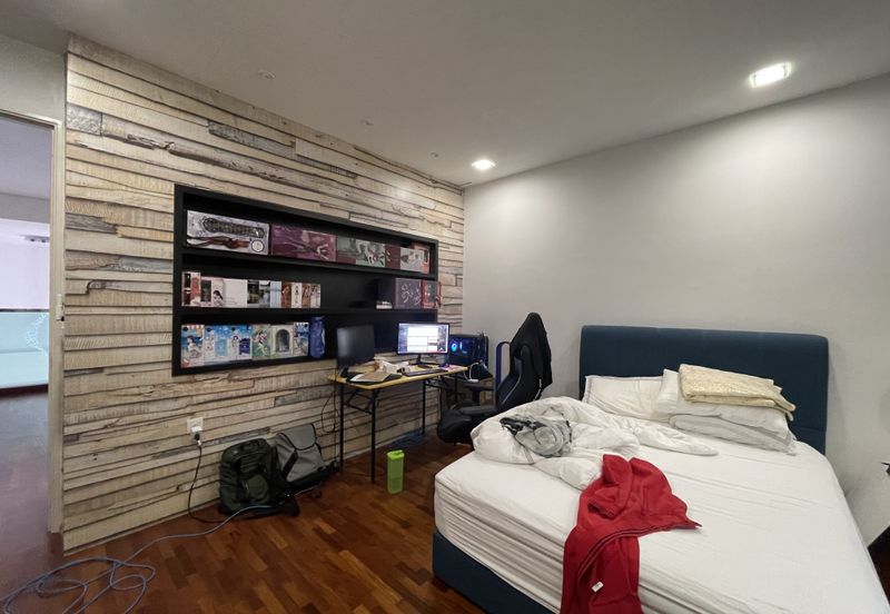 Palmiera @ Kinrara Residence, Limited corner unit with large land size and renovated