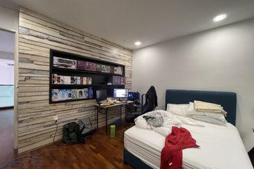 Palmiera @ Kinrara Residence, Limited corner unit with large land size and renovated