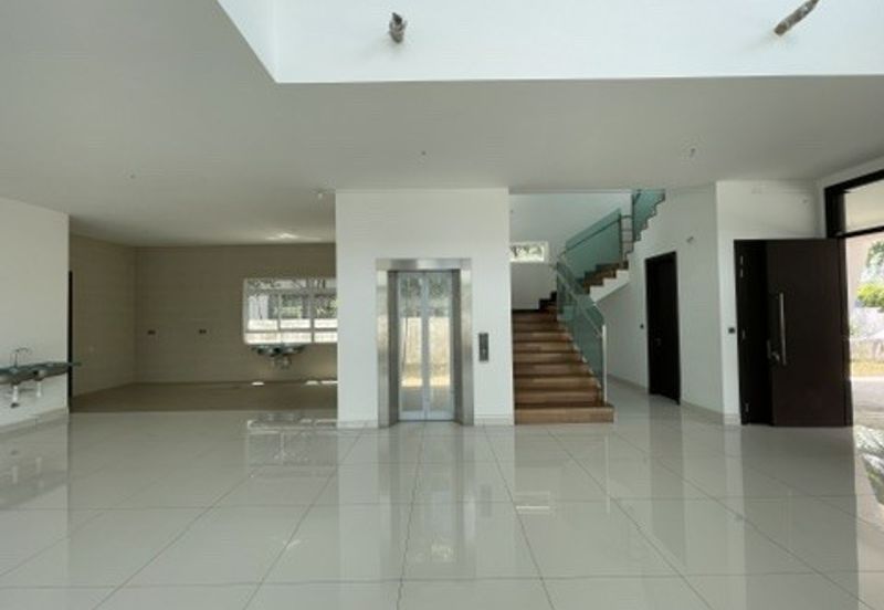 Corner unit with the largest land size in Ambrosia @ Kinrara Residence