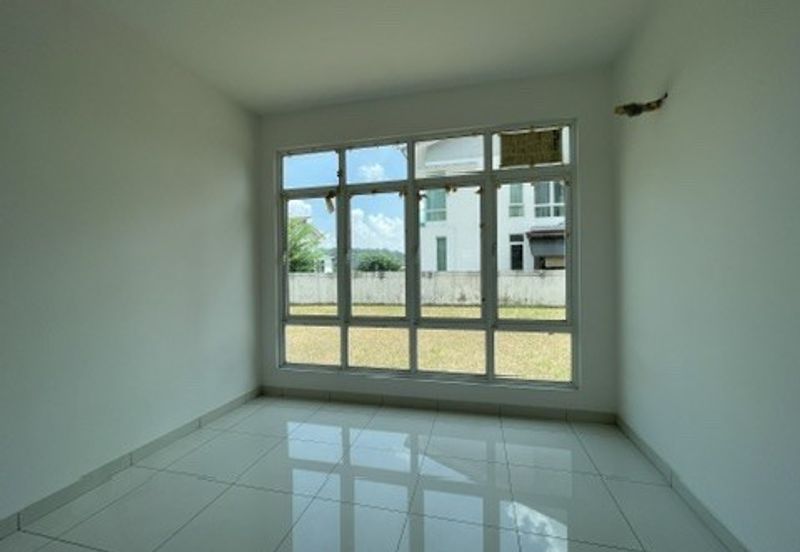 Corner unit with the largest land size in Ambrosia @ Kinrara Residence