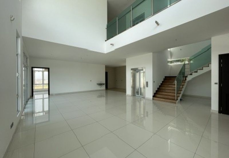 Corner unit with the largest land size in Ambrosia @ Kinrara Residence