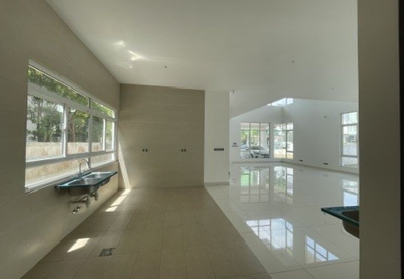 Corner unit with the largest land size in Ambrosia @ Kinrara Residence