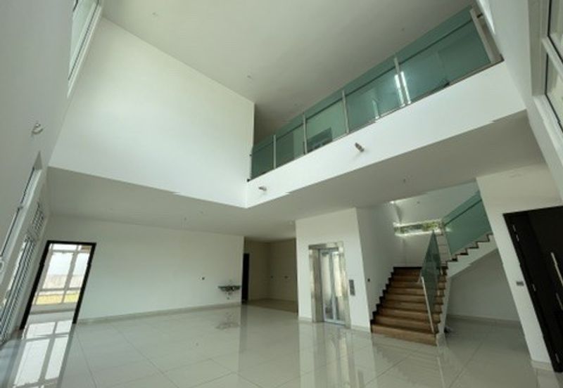 Corner unit with the largest land size in Ambrosia @ Kinrara Residence