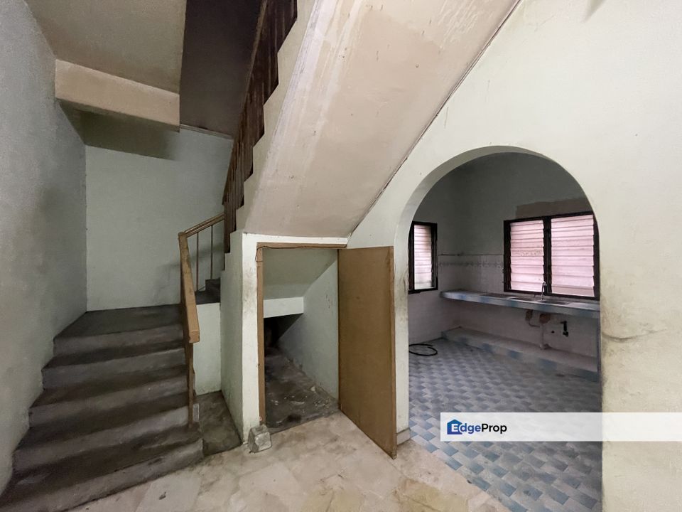 Opposite wet market, Selangor, Petaling Jaya