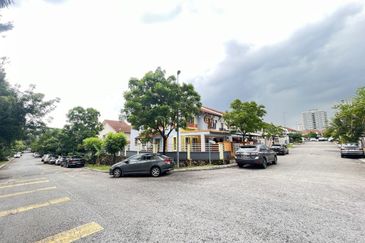 Corner unit with bigger land