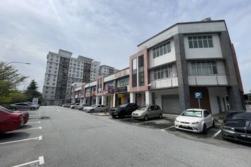 Facing Main Road With Good Return, Presint 11, Putrajaya