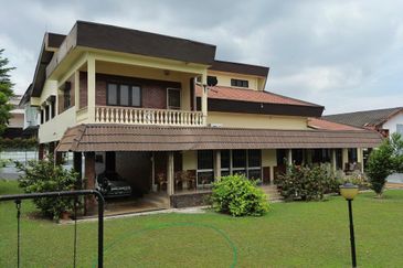 Bukit Pantai (Pantai Hill)