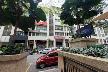 Prime Shop for Sale at Emerald Plaza, Damansara Perdana!