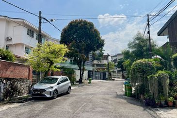 3-Storey Bungalow with Home Lift For Sale