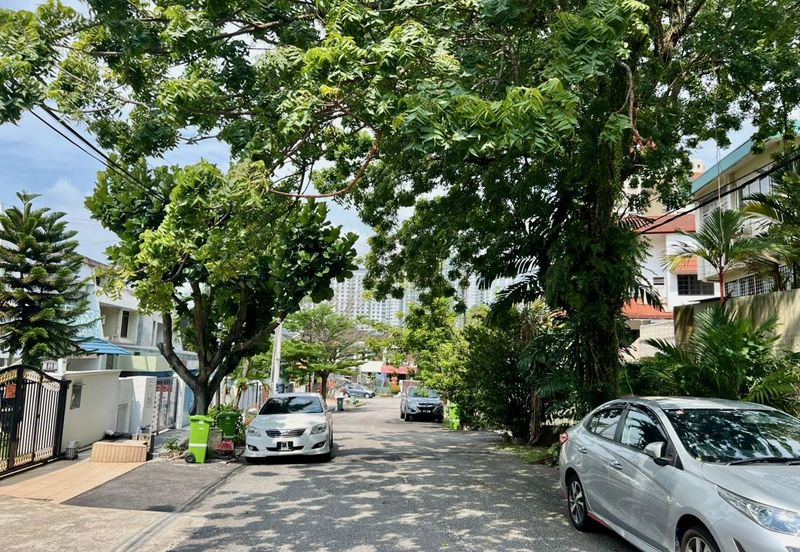 3-Storey Bungalow with Home Lift For Sale