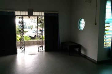FOR SALE - SINGLE STY BUNGALOW IN TAIPING, PERAK