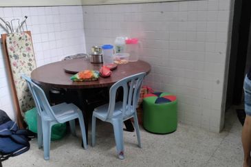 FOR SALE - SS14 SINGLE STY HOUSE ENDLOT