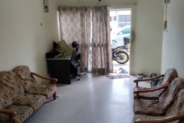 FOR SALE - SS14 SINGLE STY HOUSE ENDLOT