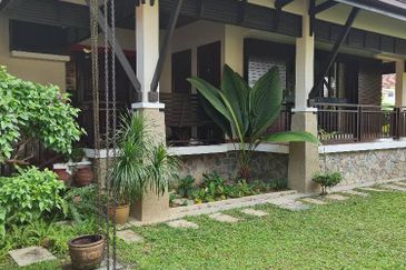 FOR SALE - BUNGALOW IN SERI PETALING, KUALA LUMPUR
