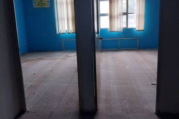 FOR RENT - 2 OFFICE LOTS VIBRANT COMM CENTRE  KD