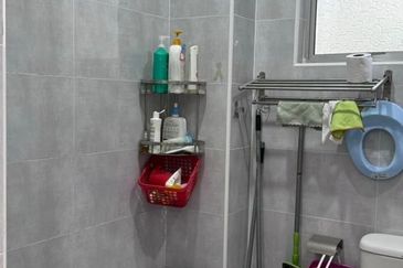 FOR SALE - 2 STY HSE, SRI DAMANSARA KL SD9