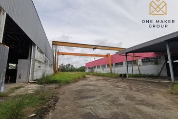 Gelang Patah Warehouse with 10 units Crane and 3 sty Office Building