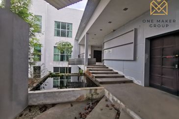 Gelang Patah Warehouse with 10 units Crane and 3 sty Office Building