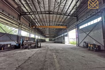 Gelang Patah Warehouse with 10 units Crane and 3 sty Office Building