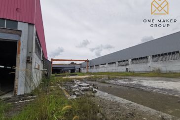 Gelang Patah Warehouse with 10 units Crane and 3 sty Office Building