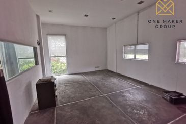 Gelang Patah Warehouse with 10 units Crane and 3 sty Office Building