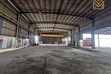 Gelang Patah Warehouse with 10 units Crane and 3 sty Office Building