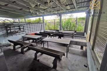 Gelang Patah Warehouse with 10 units Crane and 3 sty Office Building