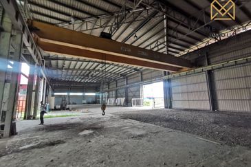 Gelang Patah Warehouse with 10 units Crane and 3 sty Office Building