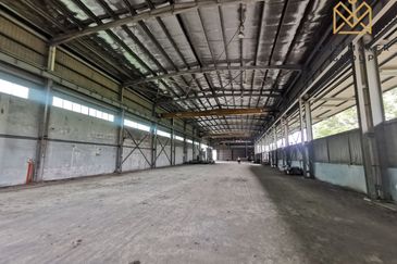 Gelang Patah Warehouse with 10 units Crane and 3 sty Office Building