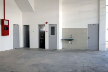 Alam Jaya Business Park, Gelang Patah 1.5-Storey Semi-D Factory (with Mezzanine Office) For Sale