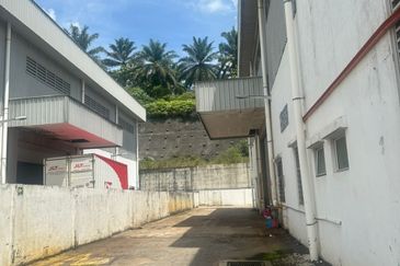 Alam jaya business park gelang patah 1.5sty semi-factory For Rent