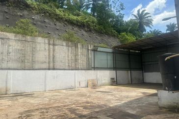 Alam jaya business park gelang patah 1.5sty semi-factory For Rent