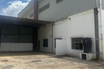 Alam jaya business park gelang patah 1.5sty semi-factory For Rent