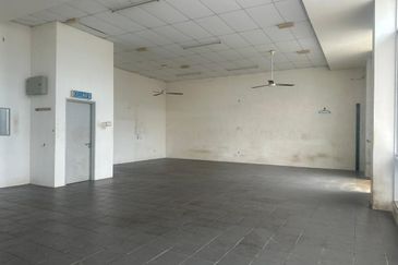 Alam jaya business park gelang patah 1.5sty semi-factory For Rent