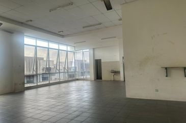 Alam jaya business park gelang patah 1.5sty semi-factory For Rent