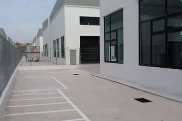 Laman Setia Business Park, Gelang Patah 1.5 Storey Semi-D Factory For Sale