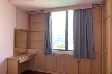 Marina Crescent Condominium