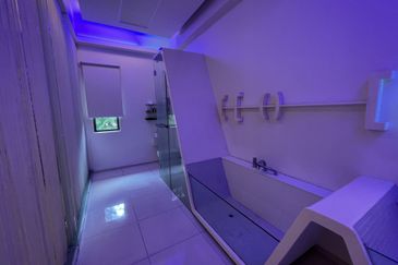 2 sty Bungalow House, Desa Pahlawan, Ampang Hilir, Ampang, KLCC, Built Up approx 8500sf, Land Size: 11543sf, 5 bedrooms 5 bathrooms, Fully Fitted