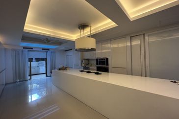 2 sty Bungalow House, Desa Pahlawan, Ampang Hilir, Ampang, KLCC, Built Up approx 8500sf, Land Size: 11543sf, 5 bedrooms 5 bathrooms, Fully Fitted