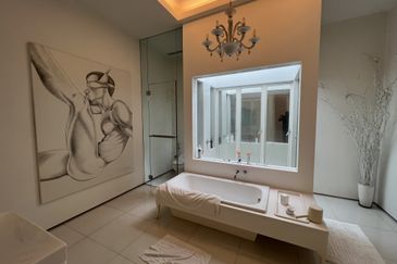 2 sty Bungalow House, Desa Pahlawan, Ampang Hilir, Ampang, KLCC, Built Up approx 8500sf, Land Size: 11543sf, 5 bedrooms 5 bathrooms, Fully Fitted