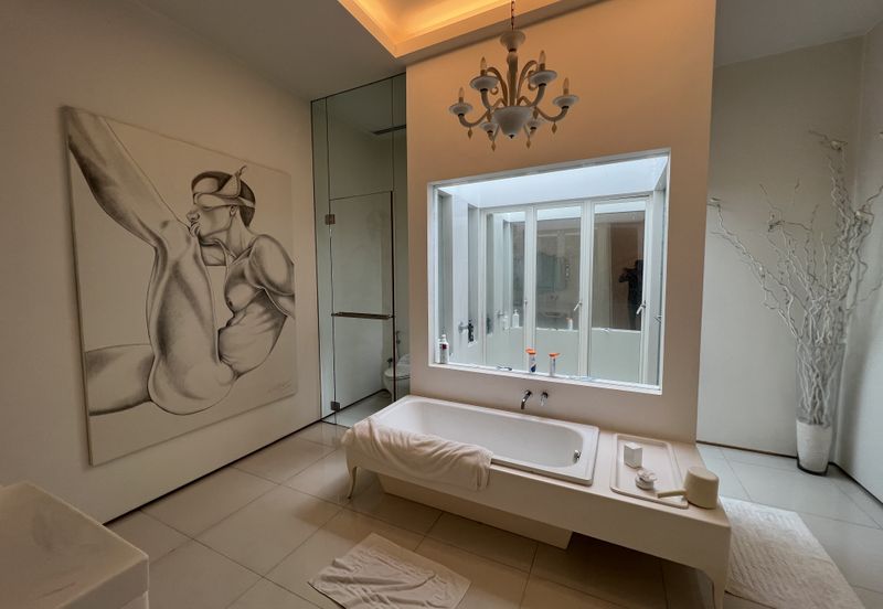 2 sty Bungalow House, Desa Pahlawan, Ampang Hilir, Ampang, KLCC, Built Up approx 8500sf, Land Size: 11543sf, 5 bedrooms 5 bathrooms, Fully Fitted