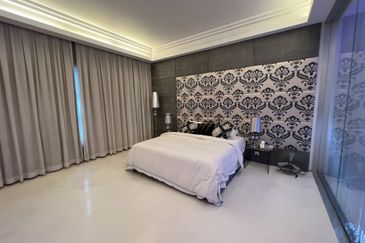 2 sty Bungalow House, Desa Pahlawan, Ampang Hilir, Ampang, KLCC, Built Up approx 8500sf, Land Size: 11543sf, 5 bedrooms 5 bathrooms, Fully Fitted