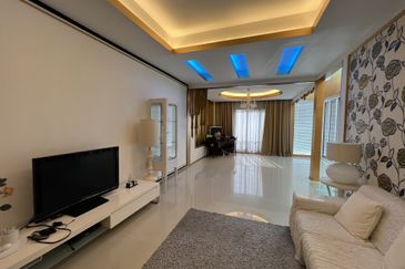 2 sty Bungalow House, Desa Pahlawan, Ampang Hilir, Ampang, KLCC, Built Up approx 8500sf, Land Size: 11543sf, 5 bedrooms 5 bathrooms, Fully Fitted