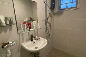 Jalan Spektrum U16 @ Taman Bukit Subang