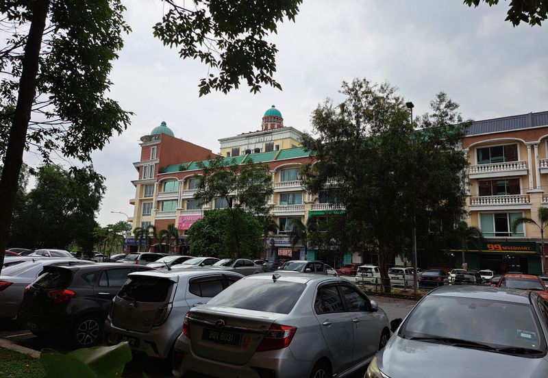 Gravit8 @ Klang South